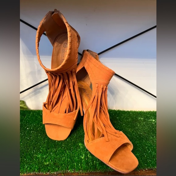 Fringe Suede Heels with back zipper - Picture 2 of 7